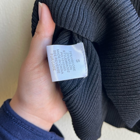 Boutique halter style top - Picture 4 of 4